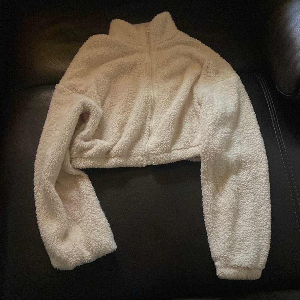 Cropped fluffy jacket